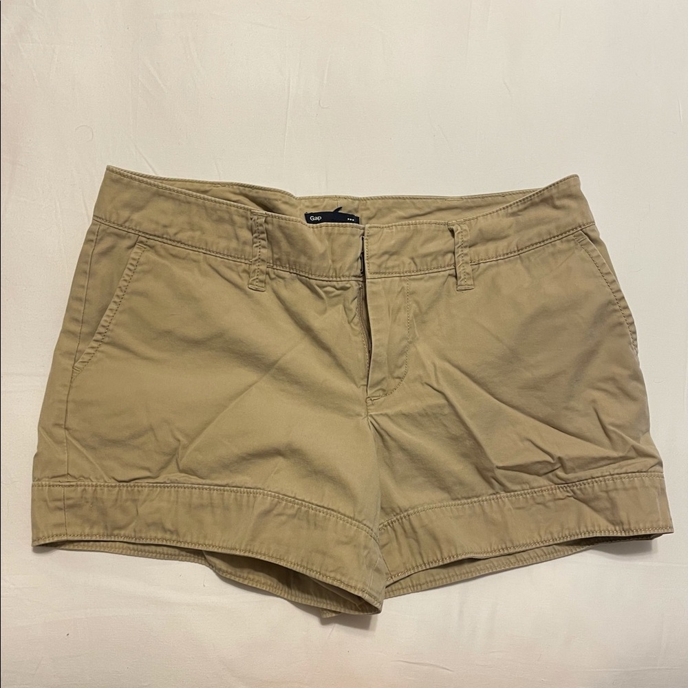 Gap Women’s khaki shorts, size 4
